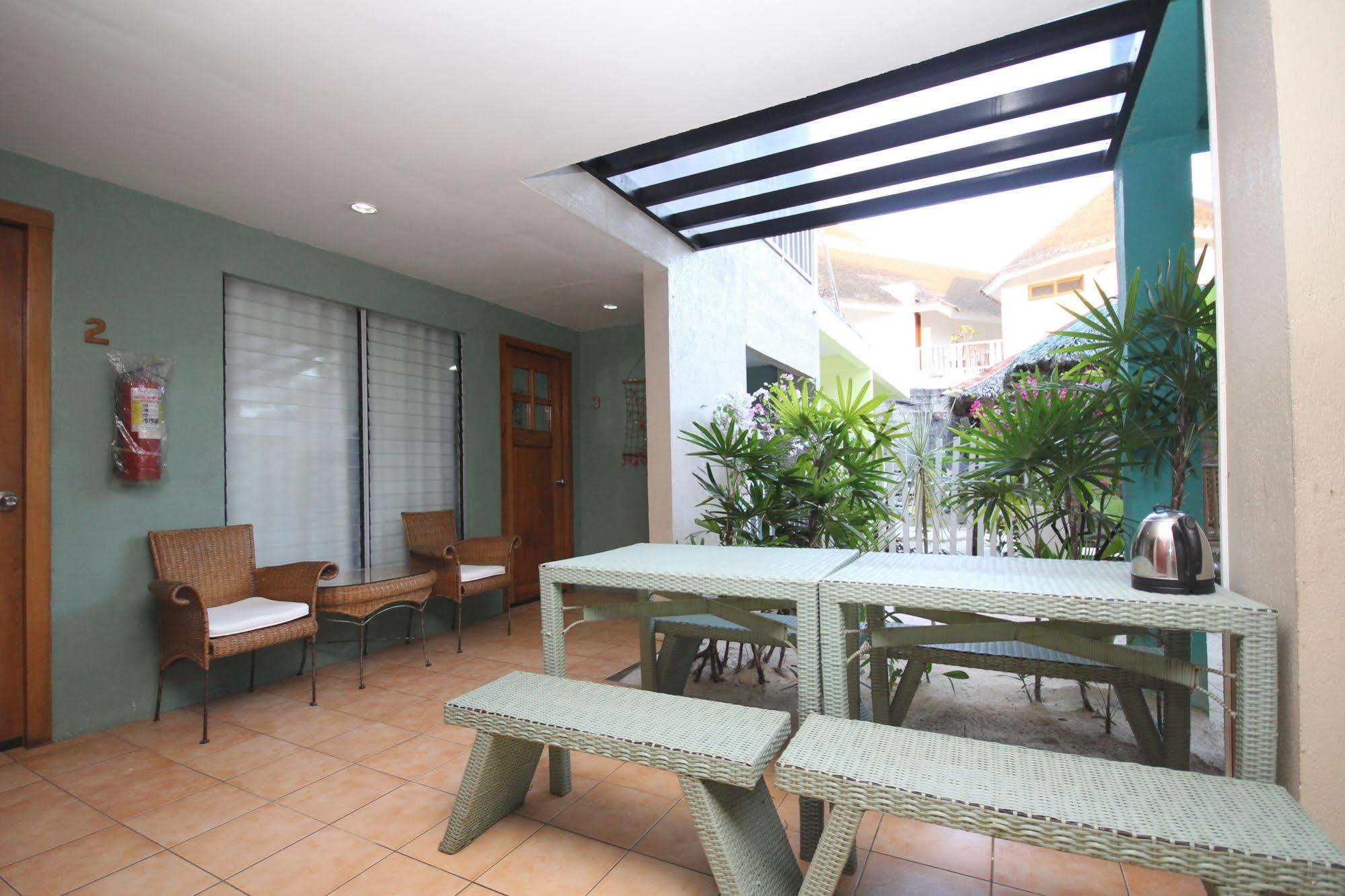 Mr Holidays Hotel Balabag  Luaran gambar