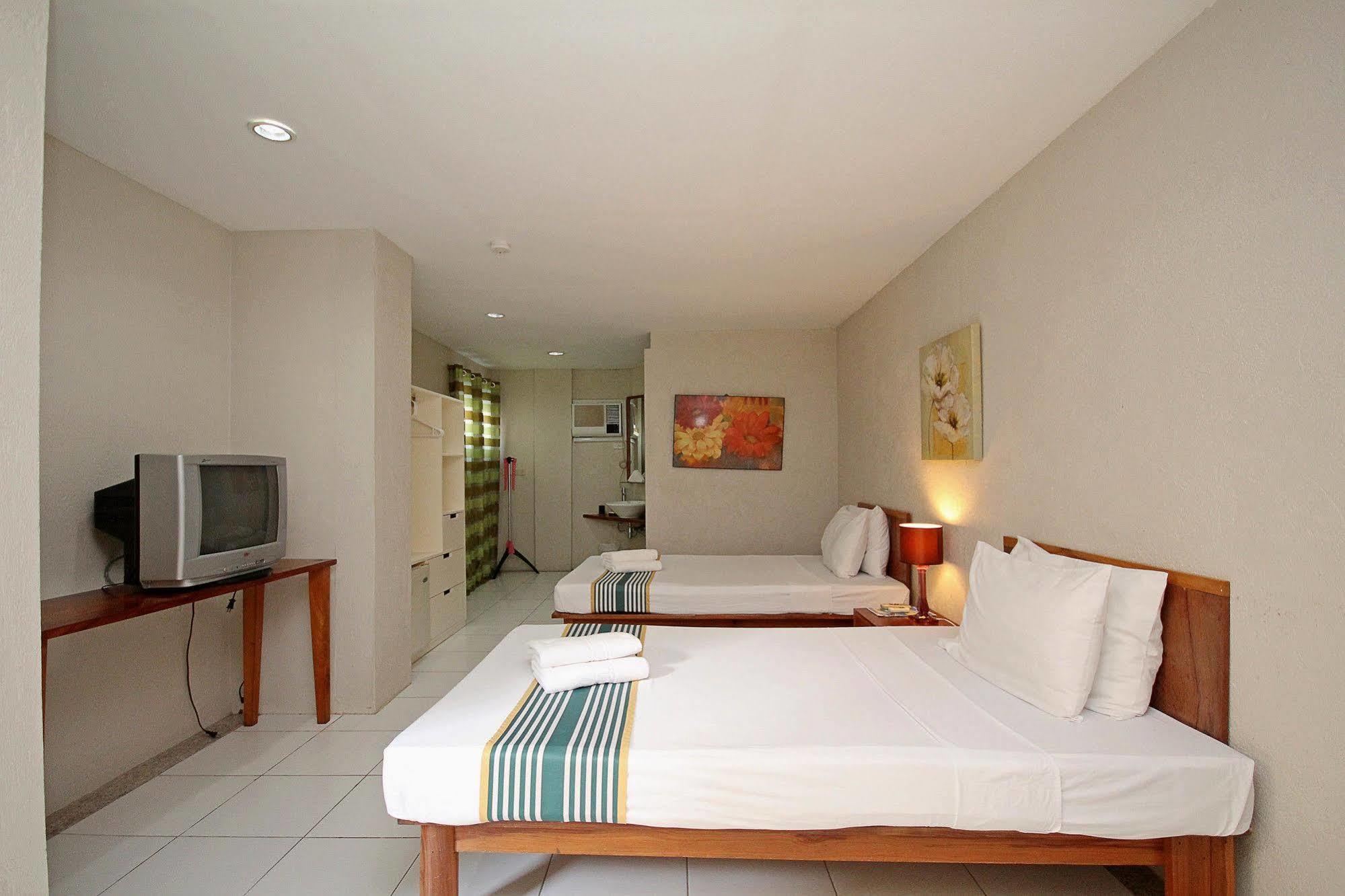 Mr Holidays Hotel Balabag  Luaran gambar