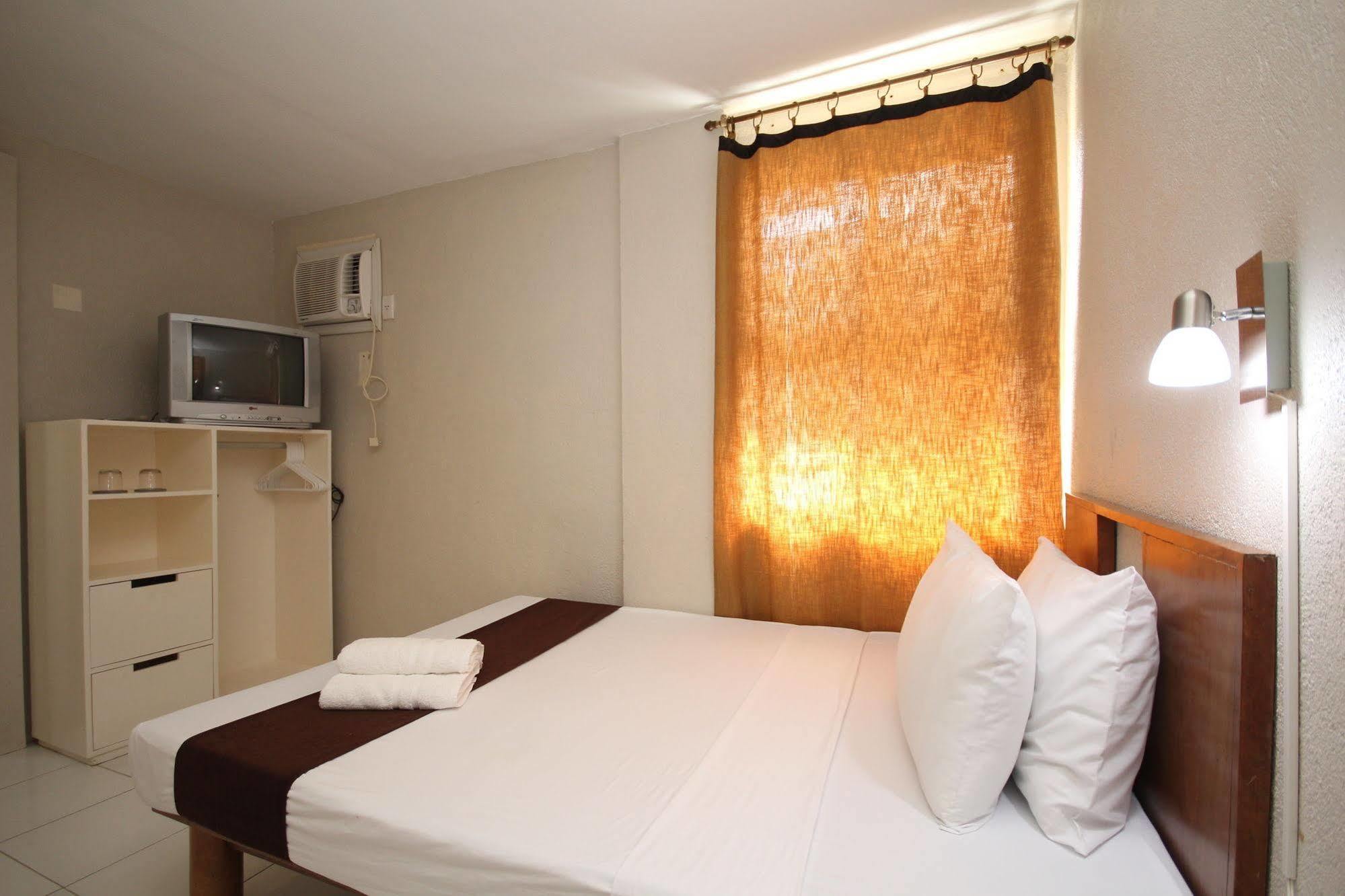 Mr Holidays Hotel Balabag  Luaran gambar