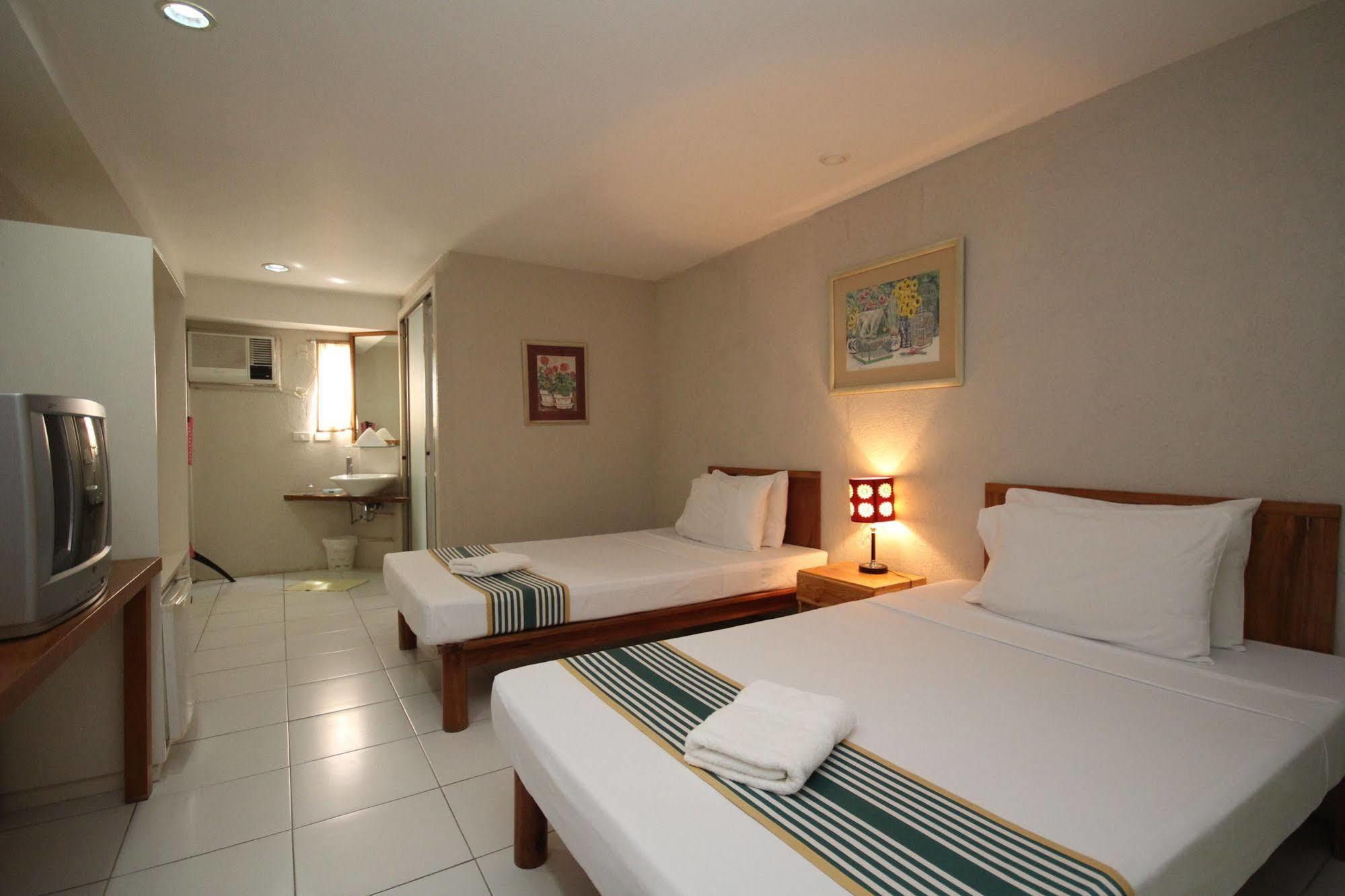 Mr Holidays Hotel Balabag  Luaran gambar